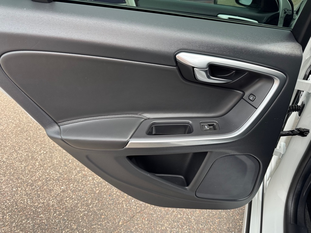Photo 19 of this VOLVO V60 CROSS COUNT
