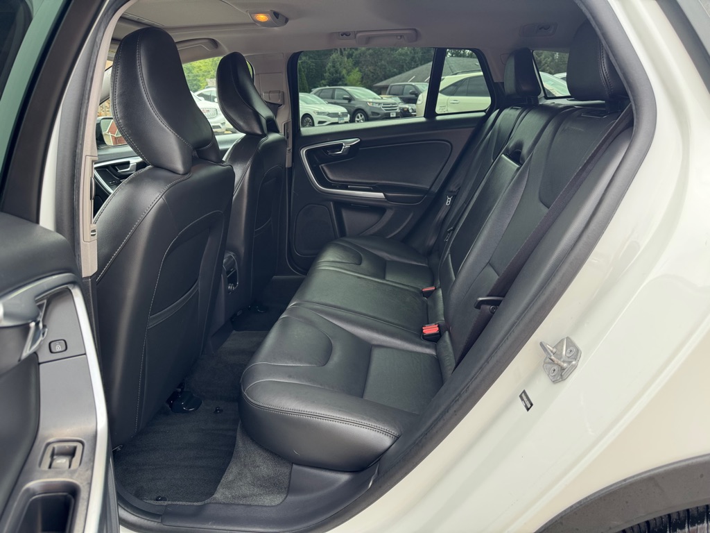 Photo 17 of this VOLVO V60 CROSS COUNT