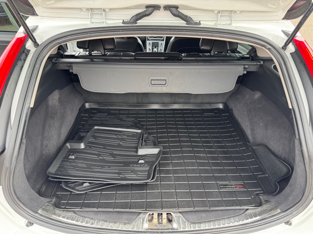 Photo 20 of this VOLVO V60 CROSS COUNT