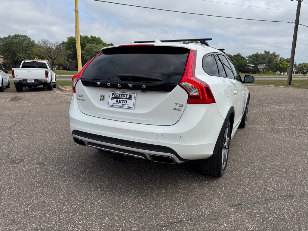 Photo 5 of this VOLVO V60 CROSS COUNT