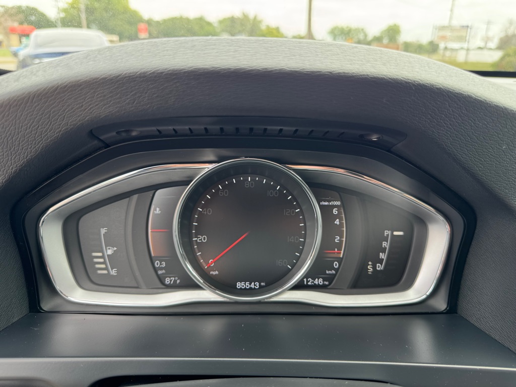 Photo 45 of this VOLVO V60 CROSS COUNT