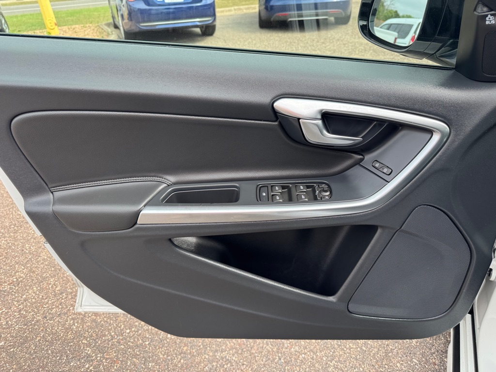 Photo 16 of this VOLVO V60 CROSS COUNT