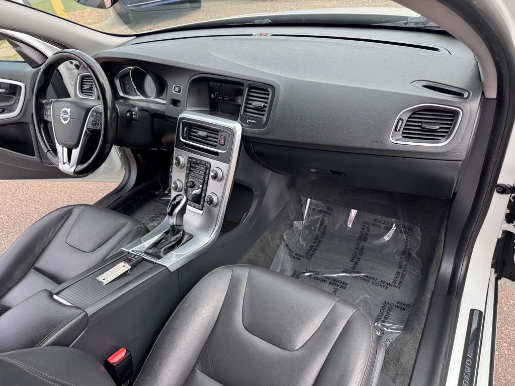 Photo 27 of this VOLVO V60 CROSS COUNT