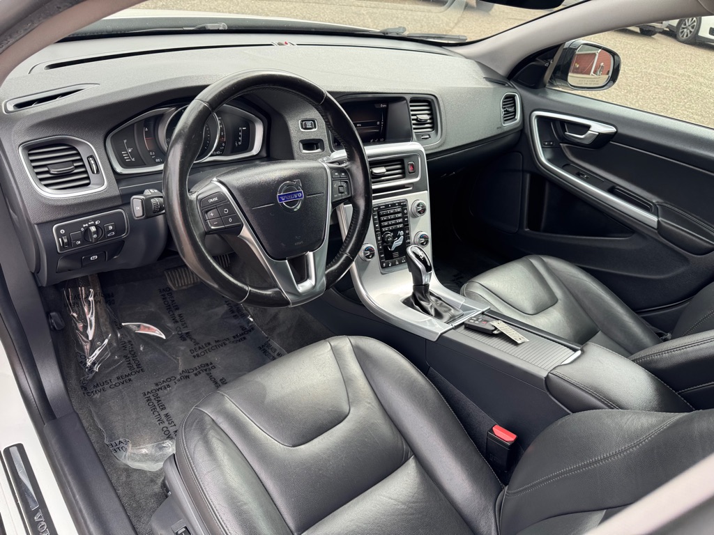 Photo 15 of this VOLVO V60 CROSS COUNT