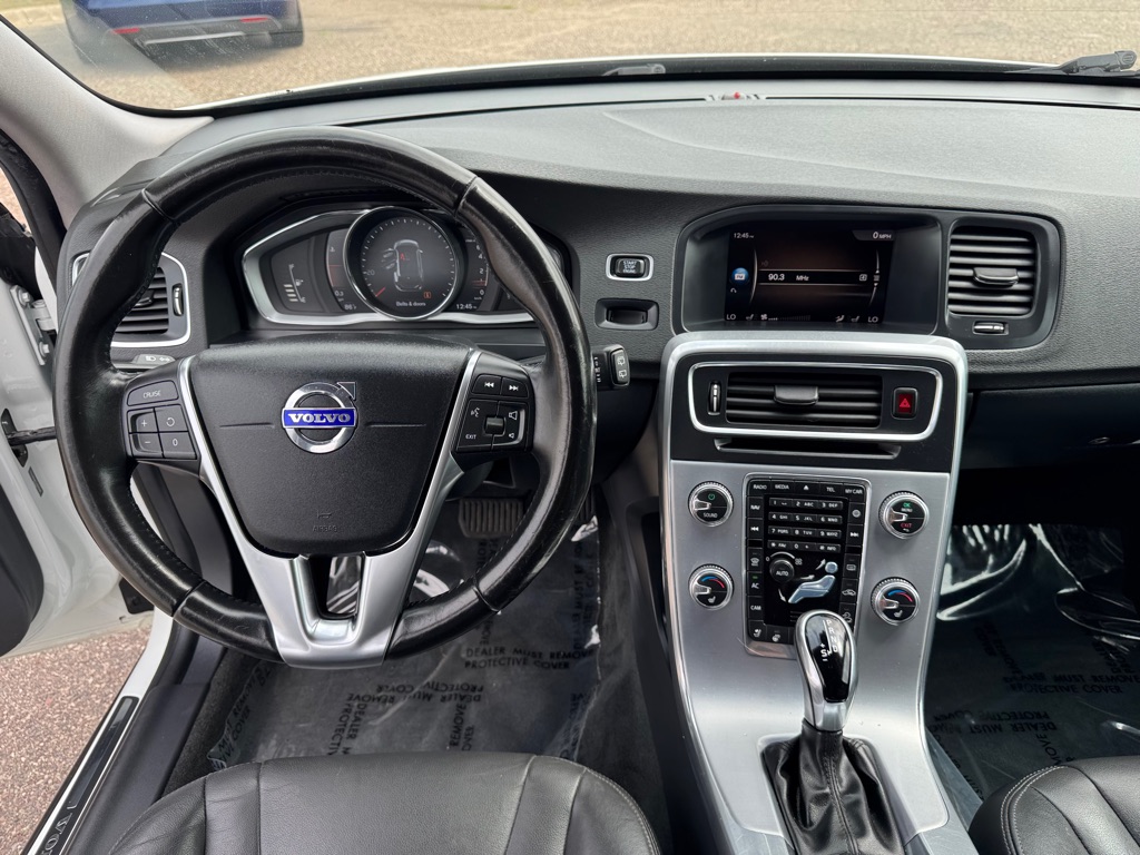 Photo 30 of this VOLVO V60 CROSS COUNT