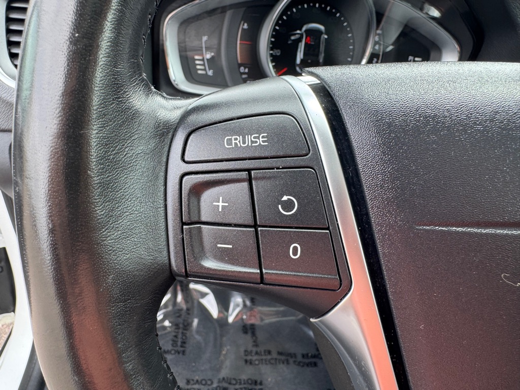 Photo 42 of this VOLVO V60 CROSS COUNT