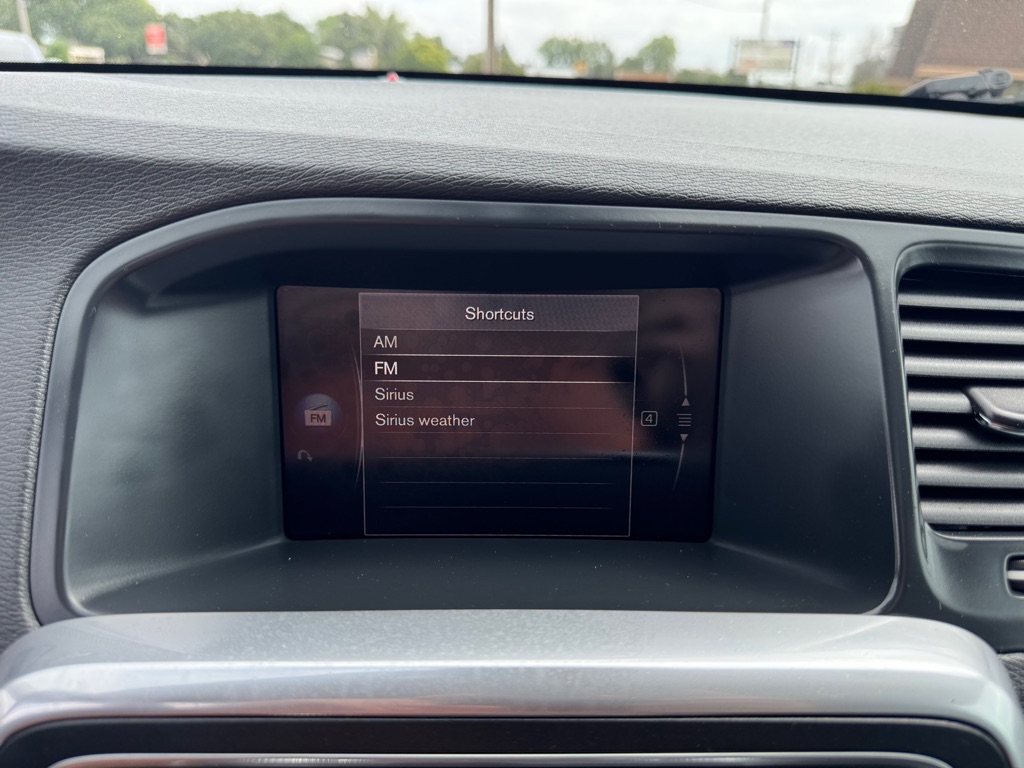 Photo 34 of this VOLVO V60 CROSS COUNT