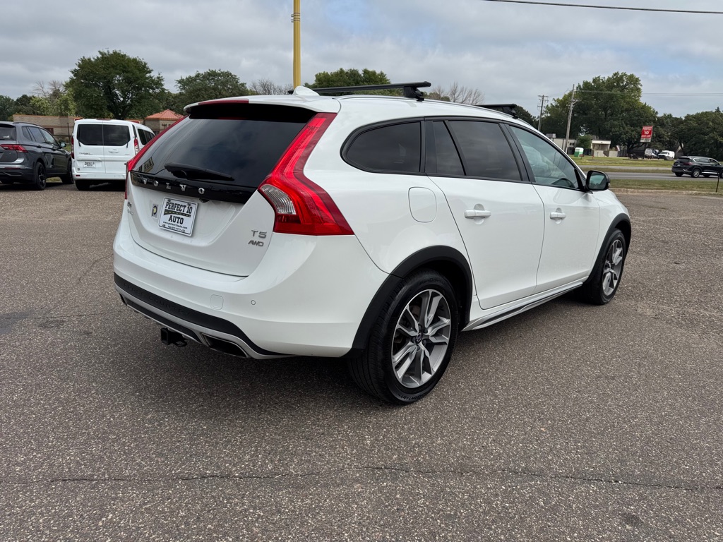 Photo 4 of this VOLVO V60 CROSS COUNT