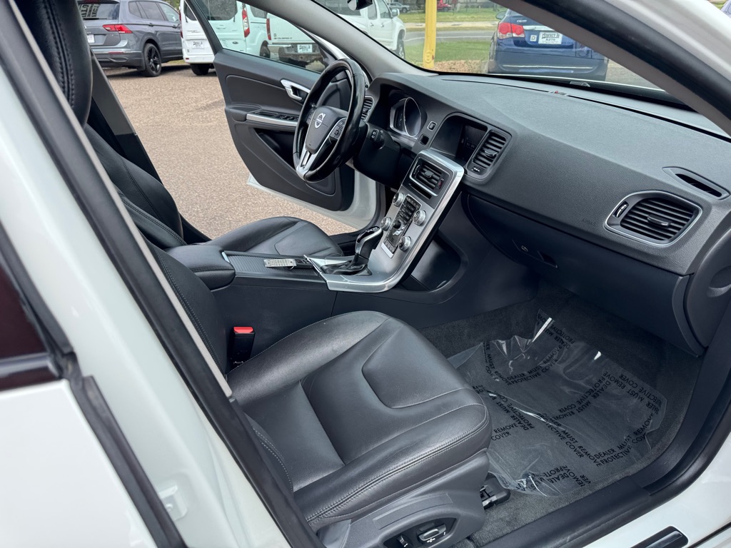 Photo 26 of this VOLVO V60 CROSS COUNT
