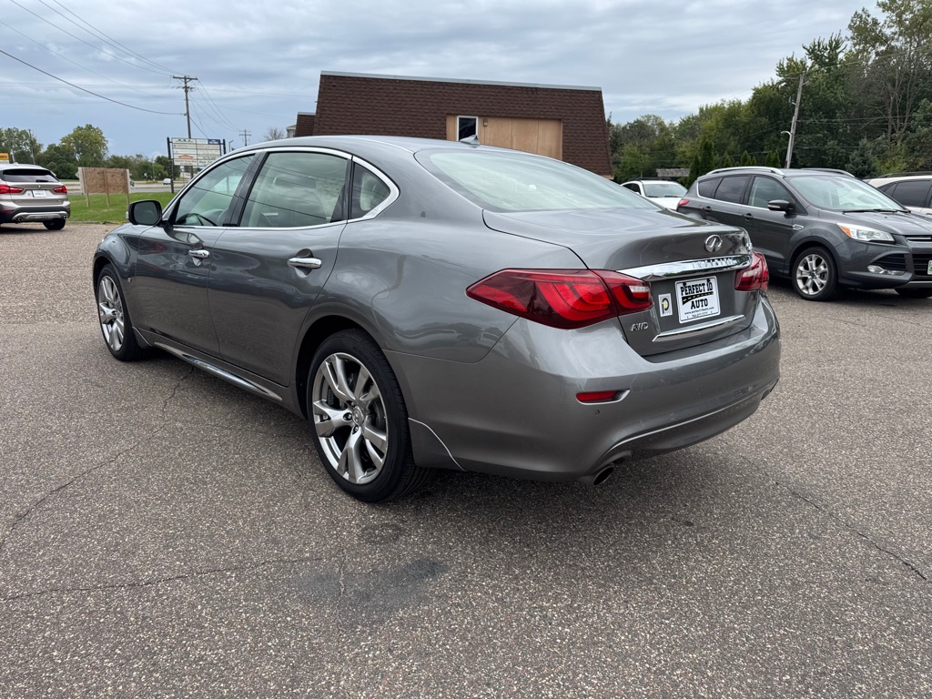 Photo 7 of this INFINITI Q70L