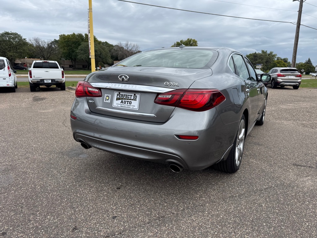 Photo 5 of this INFINITI Q70L