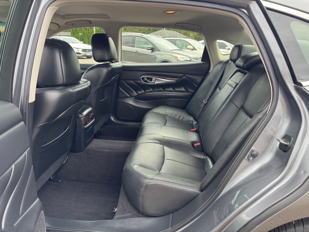 Photo 17 of this INFINITI Q70L