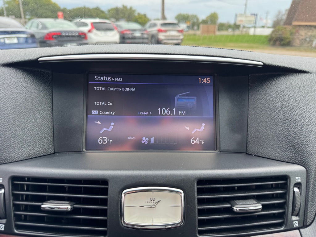 Photo 35 of this INFINITI Q70L