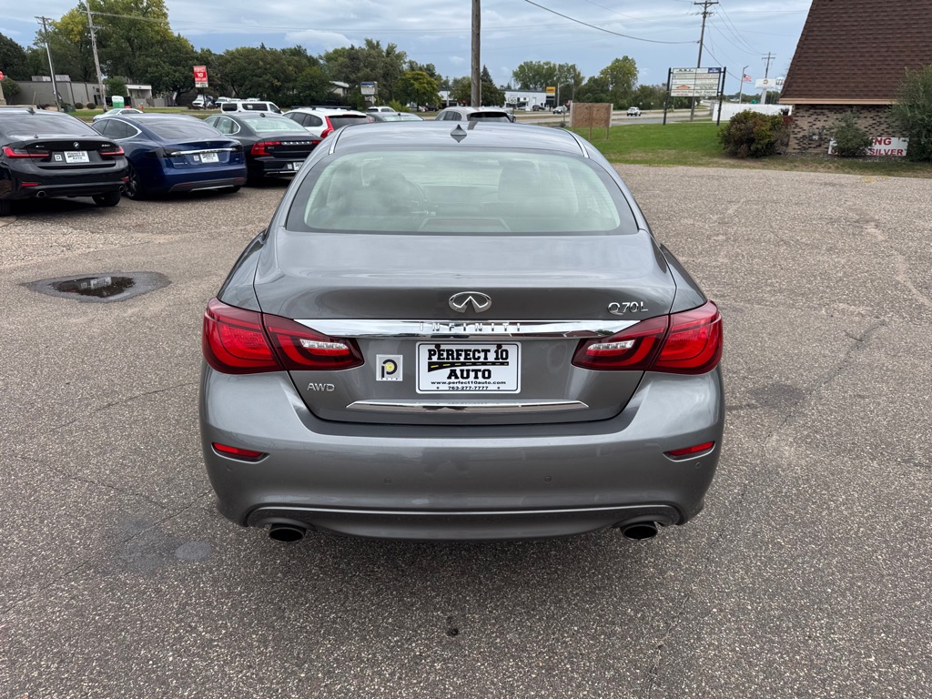 Photo 6 of this INFINITI Q70L
