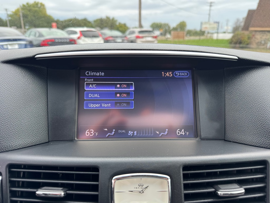 Photo 38 of this INFINITI Q70L