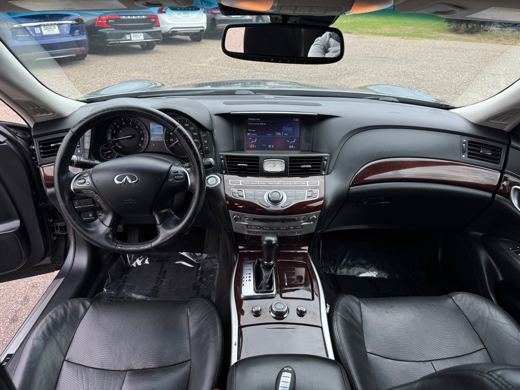 Photo 28 of this INFINITI Q70L