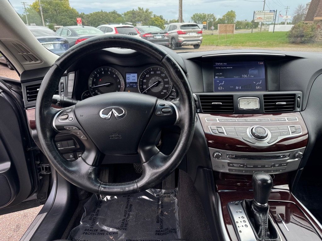 Photo 29 of this INFINITI Q70L