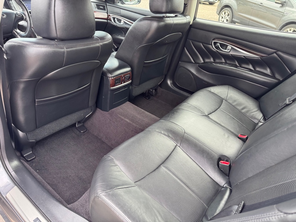 Photo 18 of this INFINITI Q70L