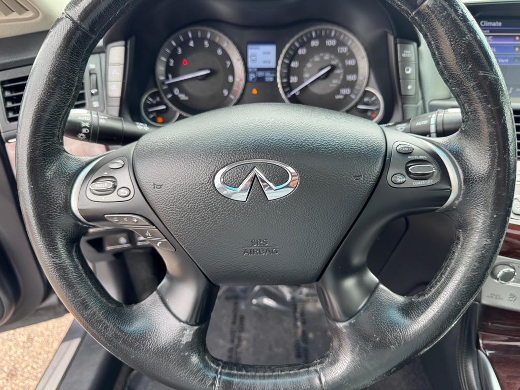 Photo 40 of this INFINITI Q70L