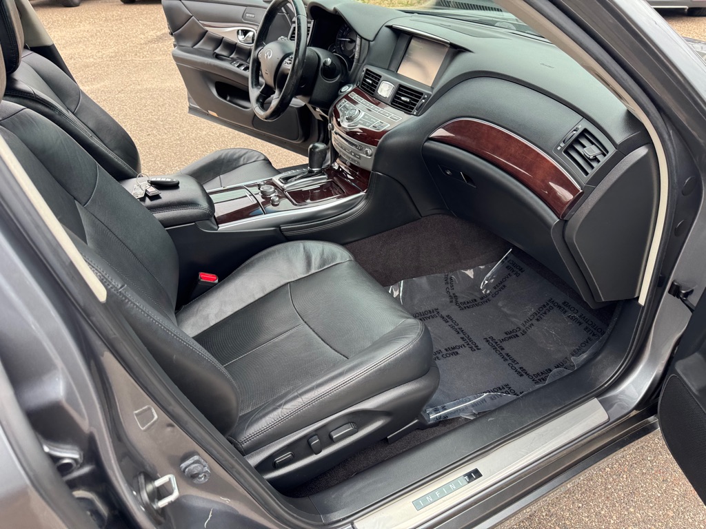 Photo 25 of this INFINITI Q70L