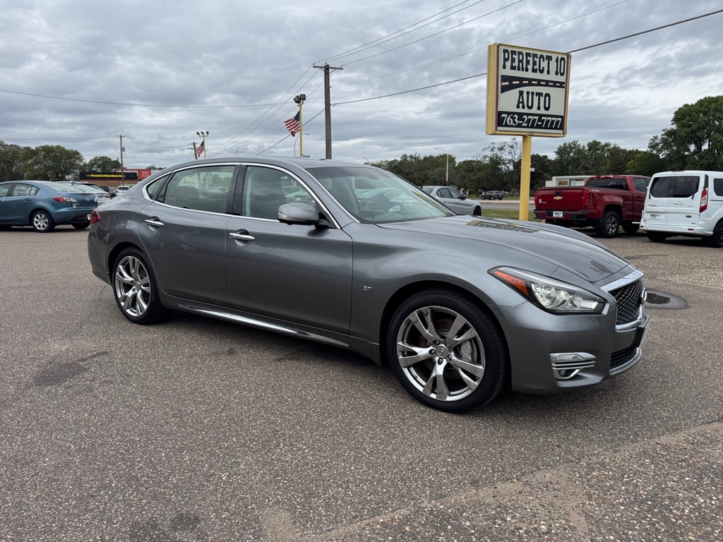 Photo 2 of this INFINITI Q70L