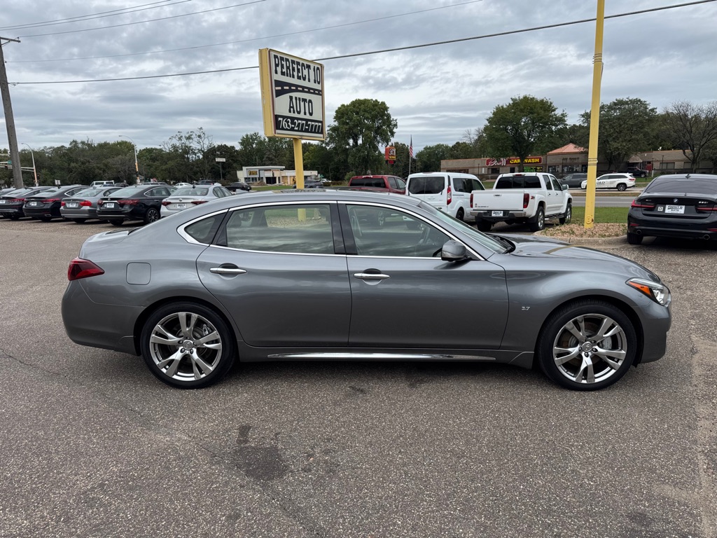 Photo 3 of this INFINITI Q70L