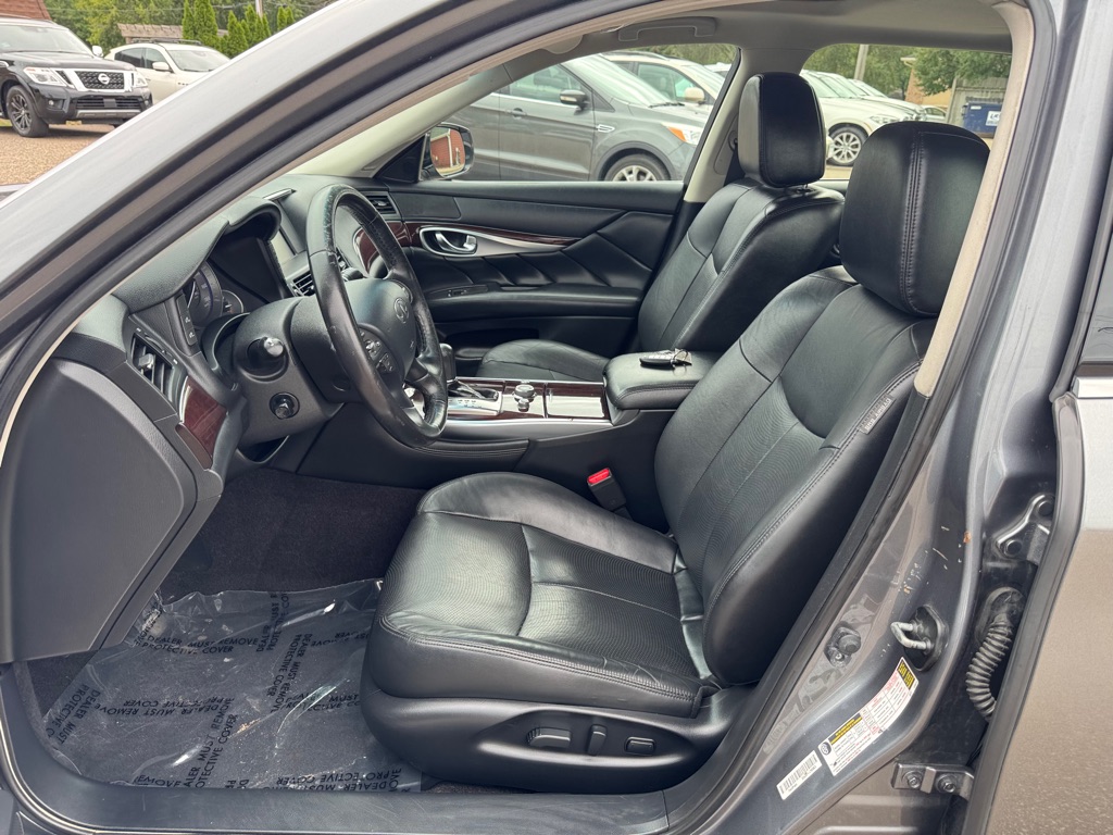 Photo 13 of this INFINITI Q70L
