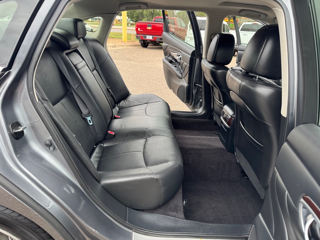 Photo 21 of this INFINITI Q70L