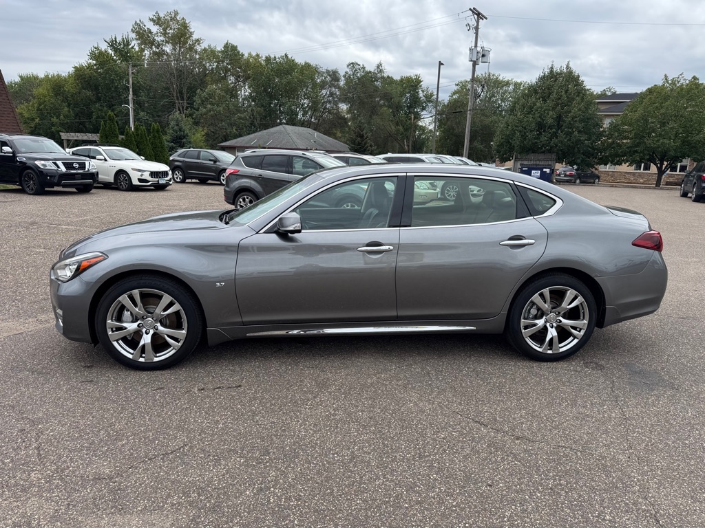Photo 9 of this INFINITI Q70L
