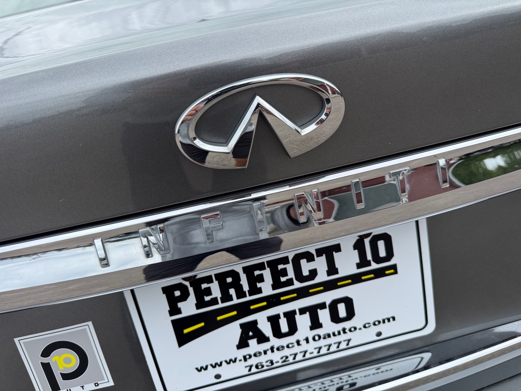 Photo 45 of this INFINITI Q70L