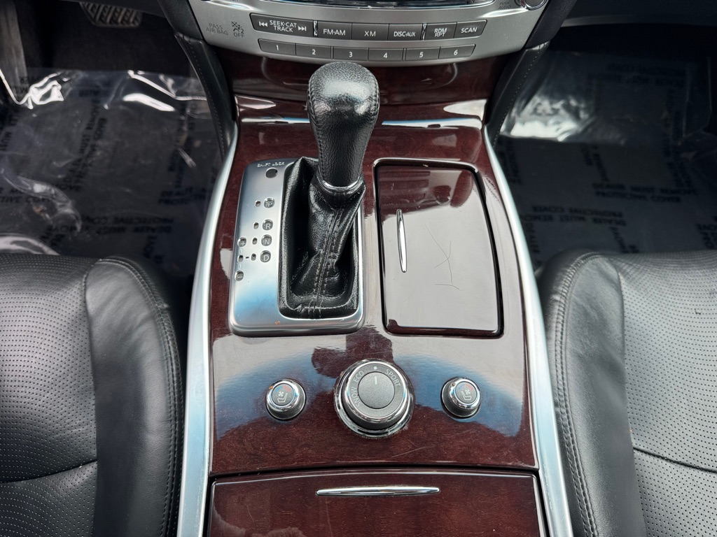Photo 32 of this INFINITI Q70L
