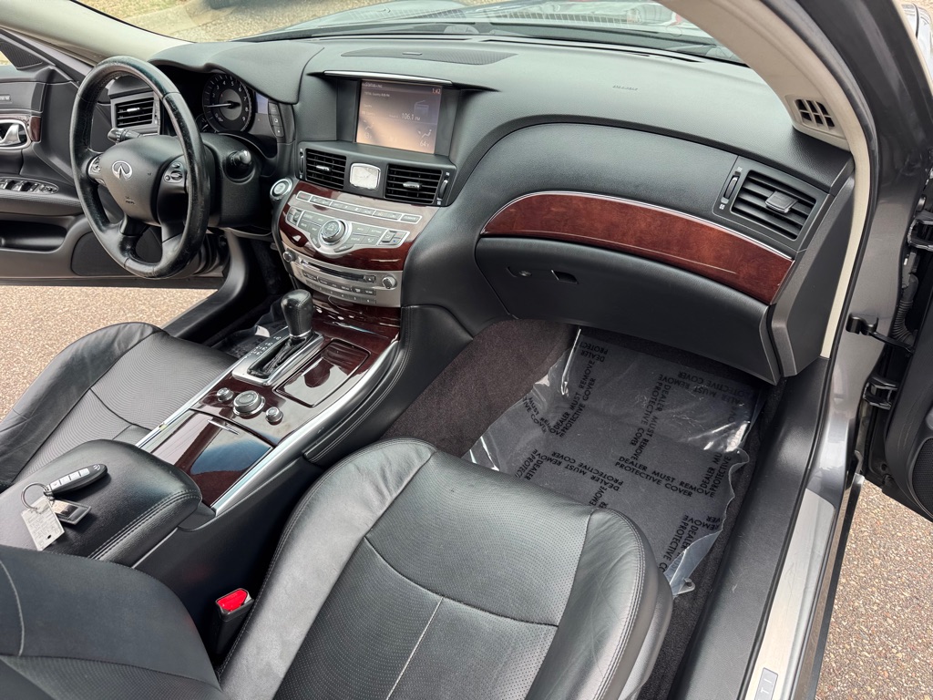 Photo 26 of this INFINITI Q70L