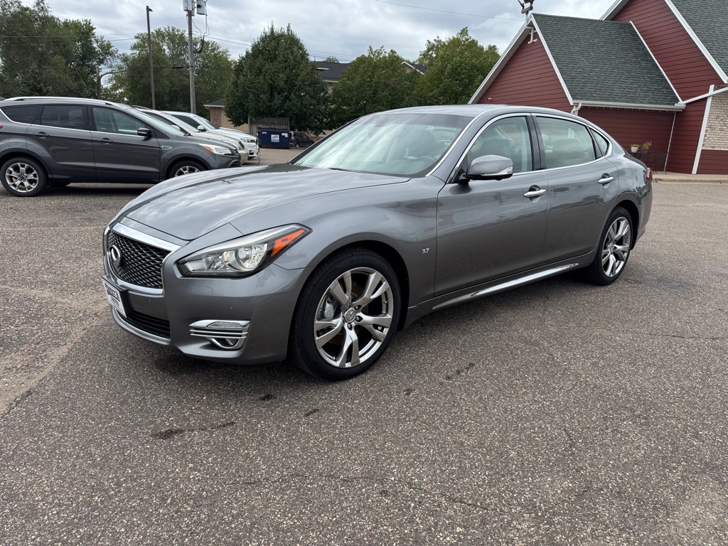 Photo 10 of this INFINITI Q70L
