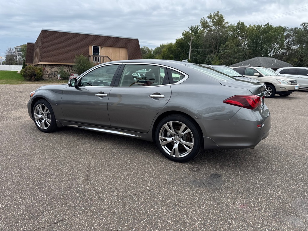 Photo 8 of this INFINITI Q70L