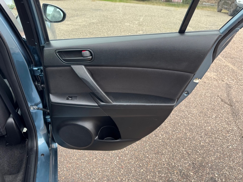 Photo 22 of this MAZDA MAZDA3
