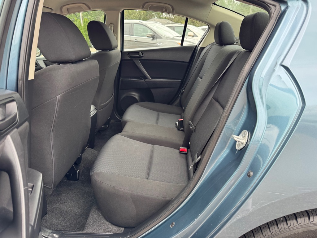 Photo 17 of this MAZDA MAZDA3