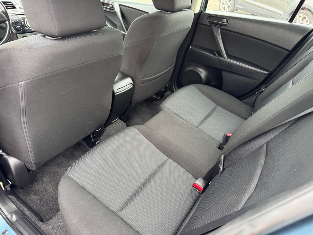 Photo 18 of this MAZDA MAZDA3