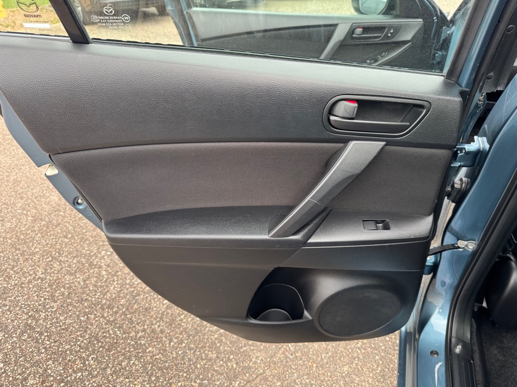 Photo 19 of this MAZDA MAZDA3
