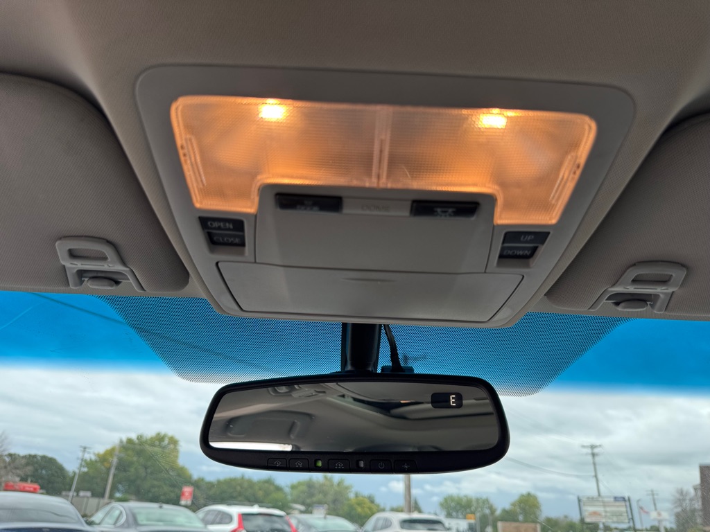 Photo 37 of this TOYOTA AVALON