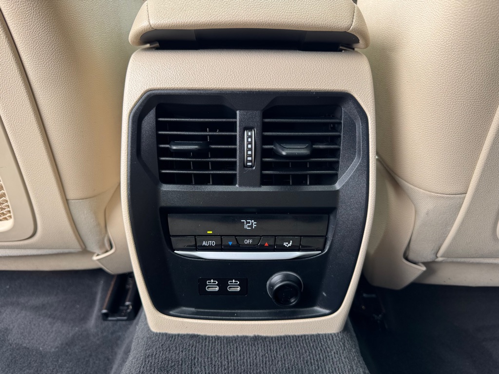 Photo 28 of this BMW 3 SERIES