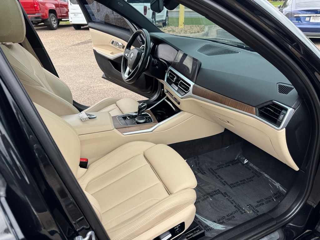 Photo 25 of this BMW 3 SERIES