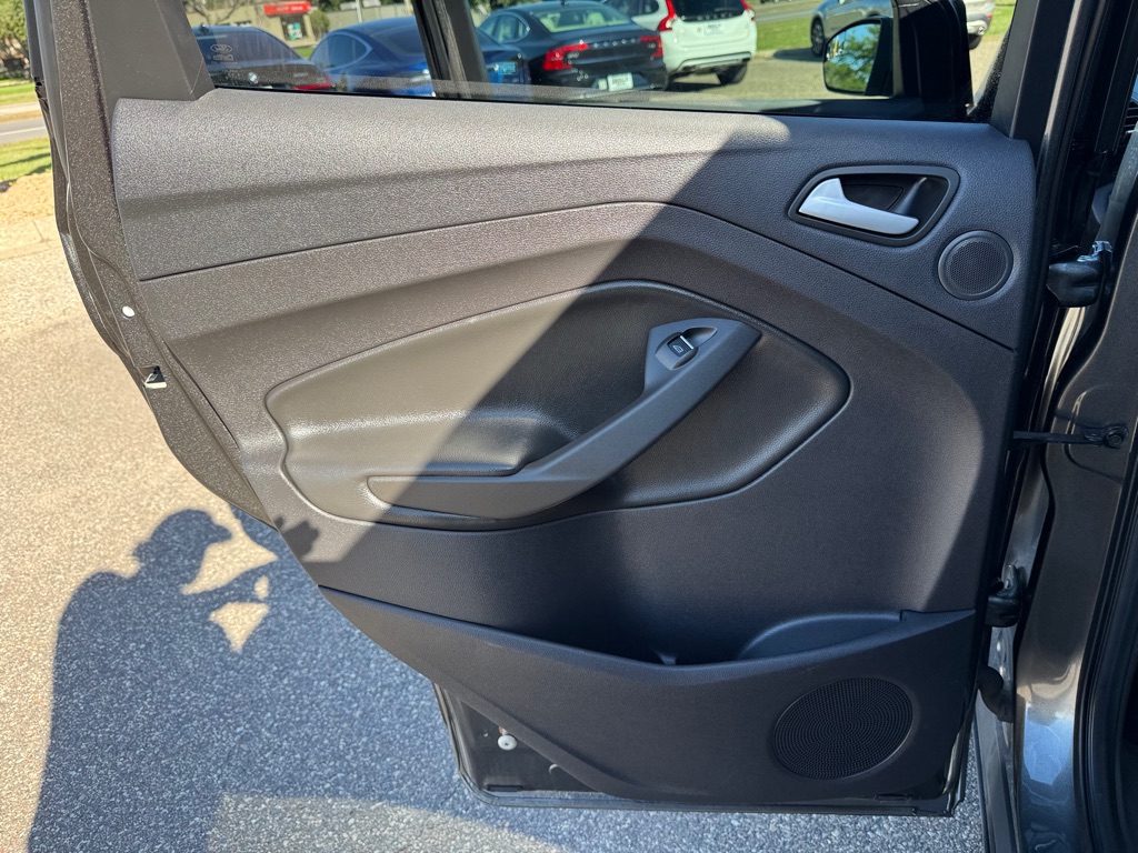 Photo 19 of this FORD ESCAPE