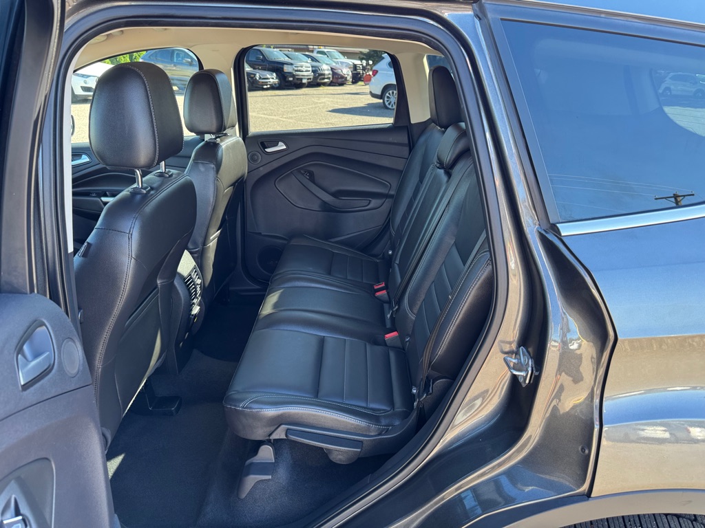 Photo 17 of this FORD ESCAPE