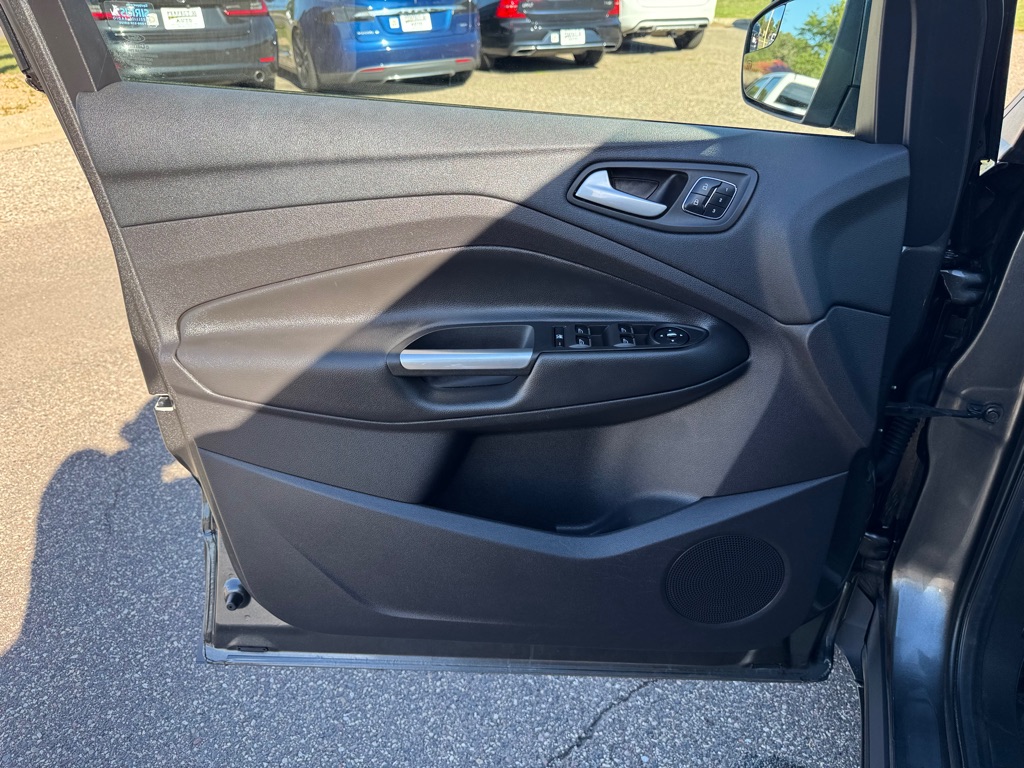 Photo 16 of this FORD ESCAPE