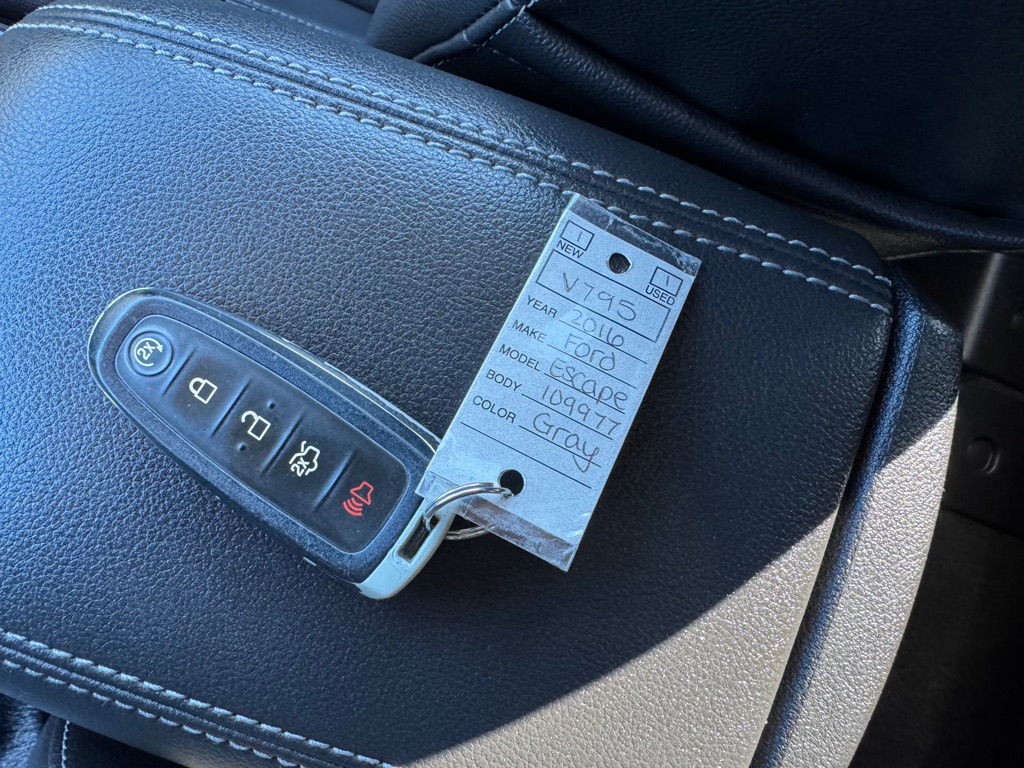 Photo 33 of this FORD ESCAPE