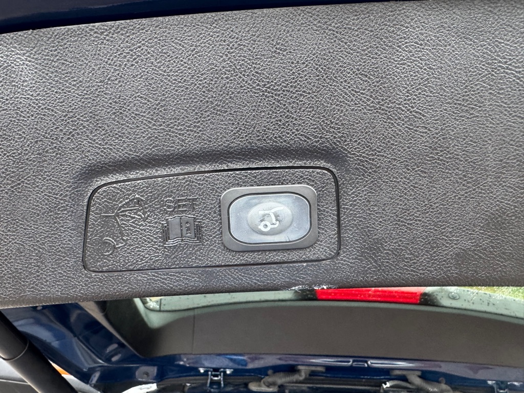 Photo 22 of this LINCOLN MKC