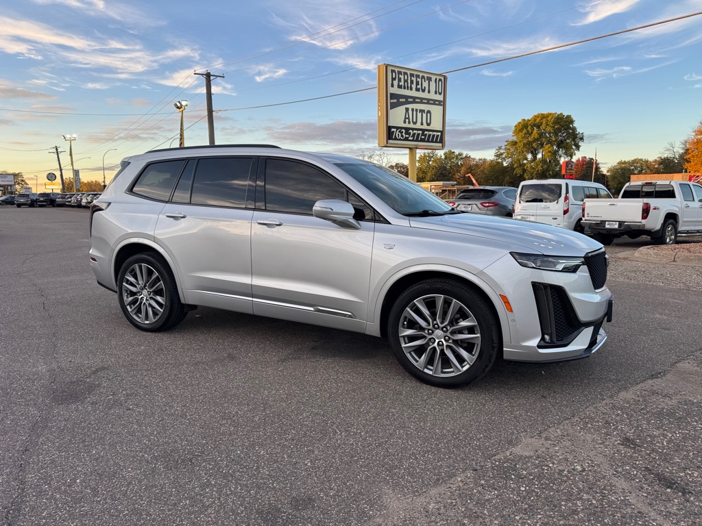 Photo 2 of this CADILLAC XT6