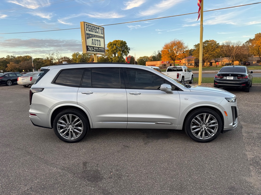 Photo 3 of this CADILLAC XT6