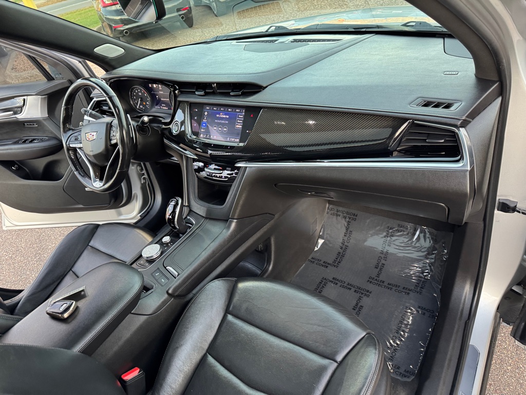Photo 32 of this CADILLAC XT6
