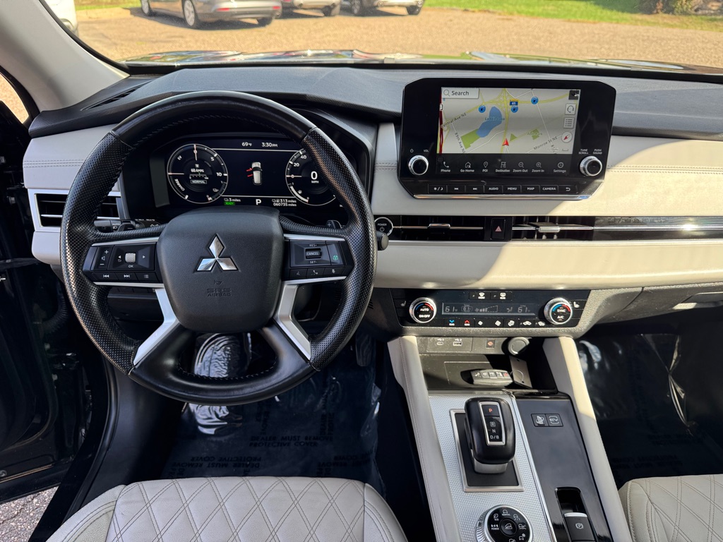 Photo 35 of this MITSUBISHI OUTLANDER PHEV